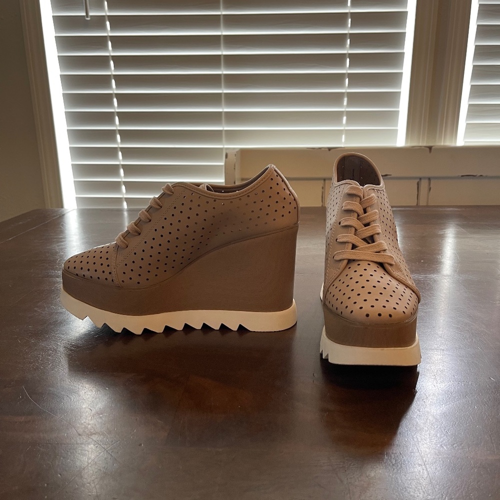 Steve Madden unfazed